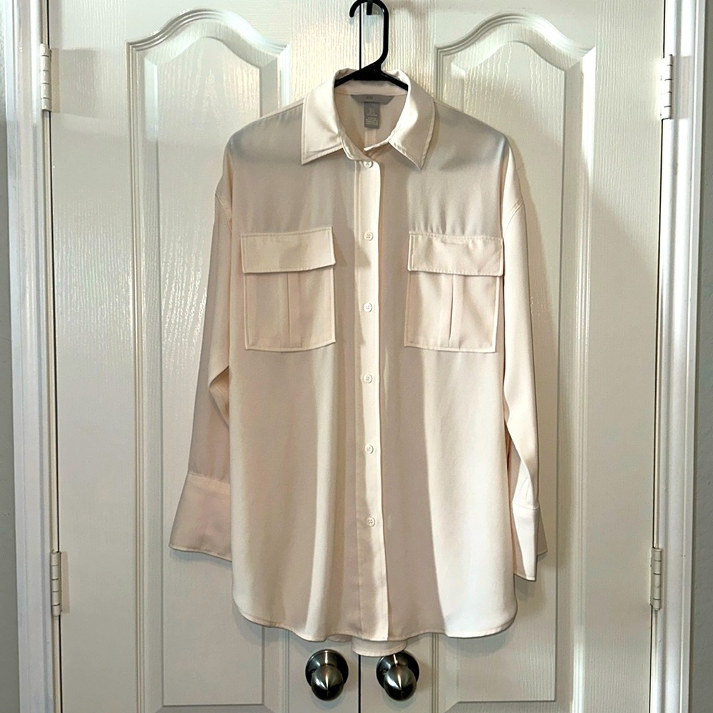 Women’s H&M Button Down Light Beige Blouse Long Sleeves Size Small